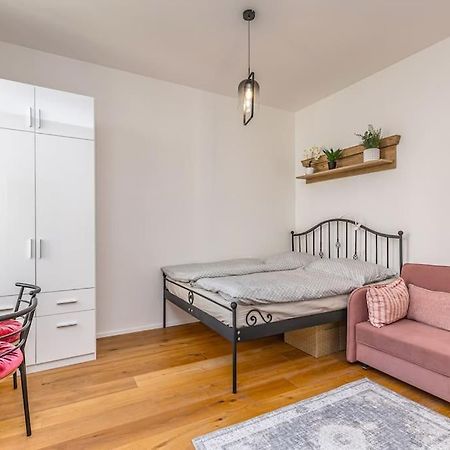 Cozy Quiet New Apartment In Karlin Square Praha Bagian luar foto