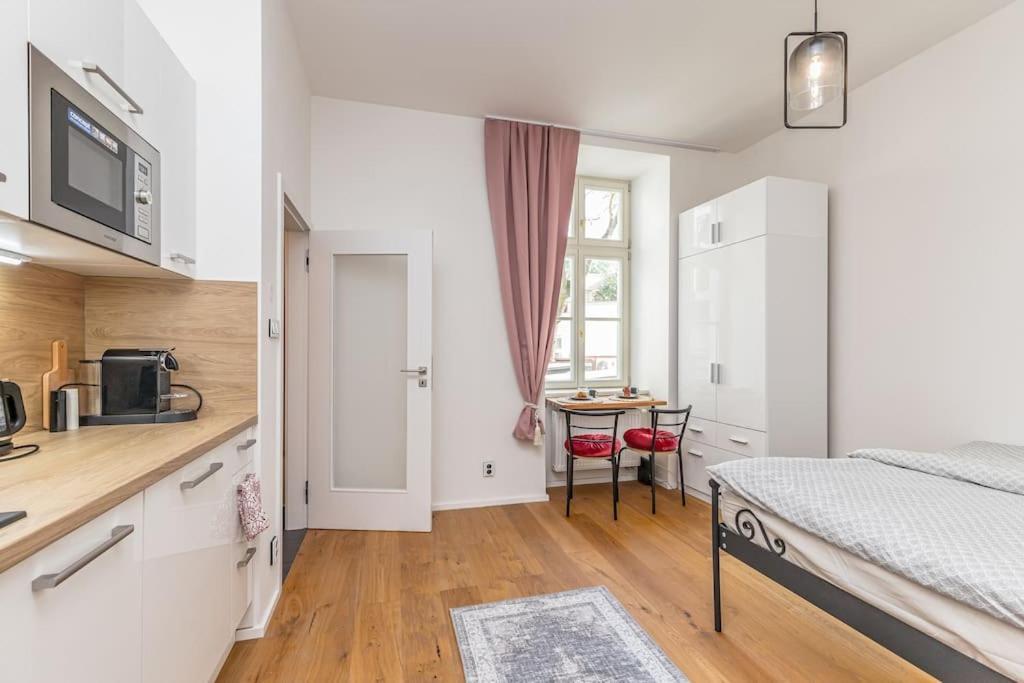 Cozy Quiet New Apartment In Karlin Square Praha Bagian luar foto